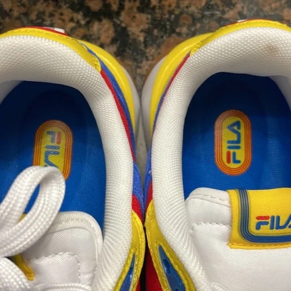 Filas - Picture 3 of 3